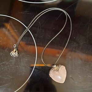 ROSE QUARTZ NECKLACE